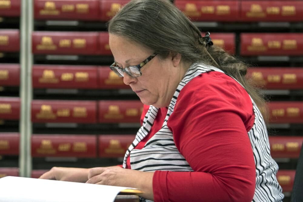 Former Kentucky clerk who refused to issue marriage licenses must pay $260,000 in fees, costs
